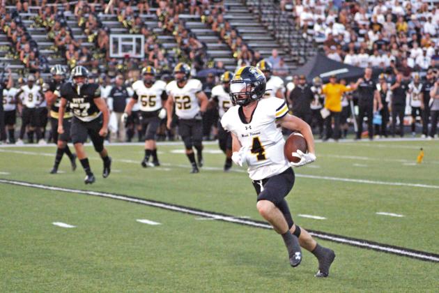 Mount Pleasant’s Owen Green scored the game’s first touchdown in the Tigers’ 27-22 win at Nacogdoches Friday. The Tigers will celebrate Homecoming Friday night against the Whitehouse Wildcats (6-1). TRIBUNE PHOTO / QUINTEN BOYD