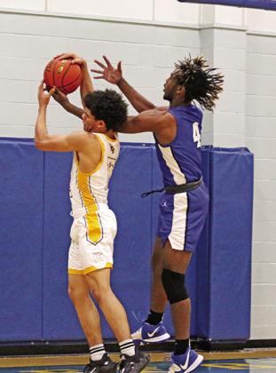 Harts Bluff’s Cayden James battles with Clarksville’s Jayden Reed-Rose for a rebound during Thursday’s game. The Bulldogs fell by one against Clarksville and by eight at Rivercrest in their last two games. TRIBUNE PHOTOS / QUINTEN BOYD