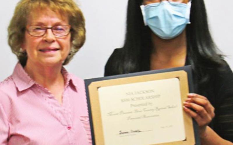 Retired Teachers Association gives