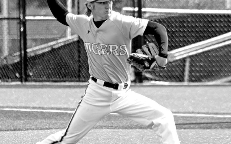 Mount Pleasant’s Trent Milam (1) delivers a pitch in the 4-2 victory over Sulphur Springs on Thursday,