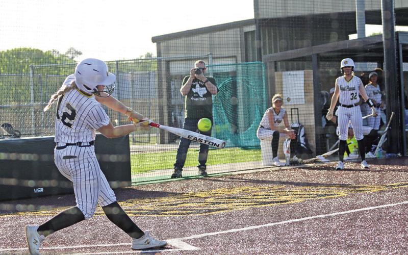 Lady Tigers split games last week; lead Texas High by 2 games for 4th