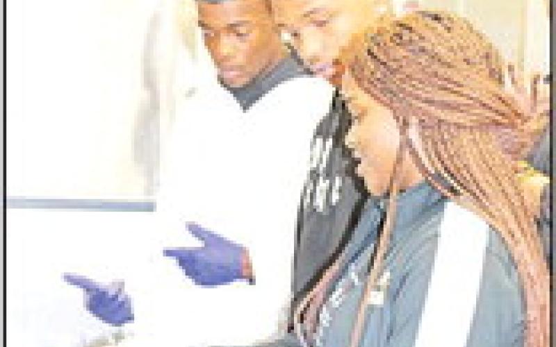 Gracie McClendon stirs the linguini Jordyn Hargrave, De’keivous Heath, and Xavier Hills prepare side salads COURTESY PHOTOS