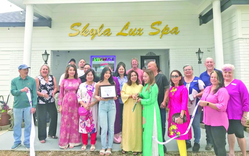 Ribbon cutting at Skyla Lux Spa with Connie Bradshaw and Jean Frankovitch of the Pittsburg Chamber of Commerce, Salina Dollinger, Lynn Dong, Amy Hua, Skyla Bui, and several of their family and friends.