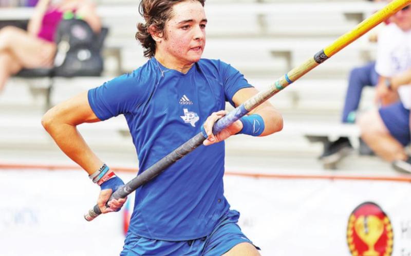 Pewitt’s Isaac Hodges finished tied for sixth in the 3A pole vault at this past weekend’s state track meet. PHOTOS BY SCOTT COLEMAN