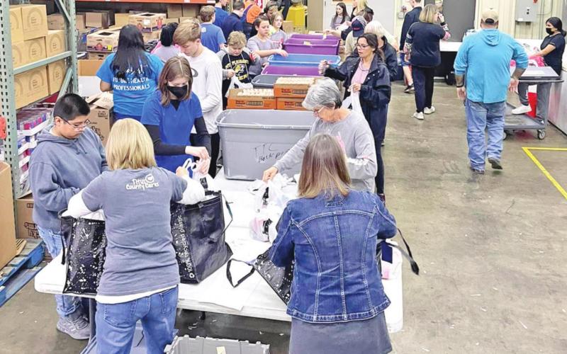 FBLA students lend a hand