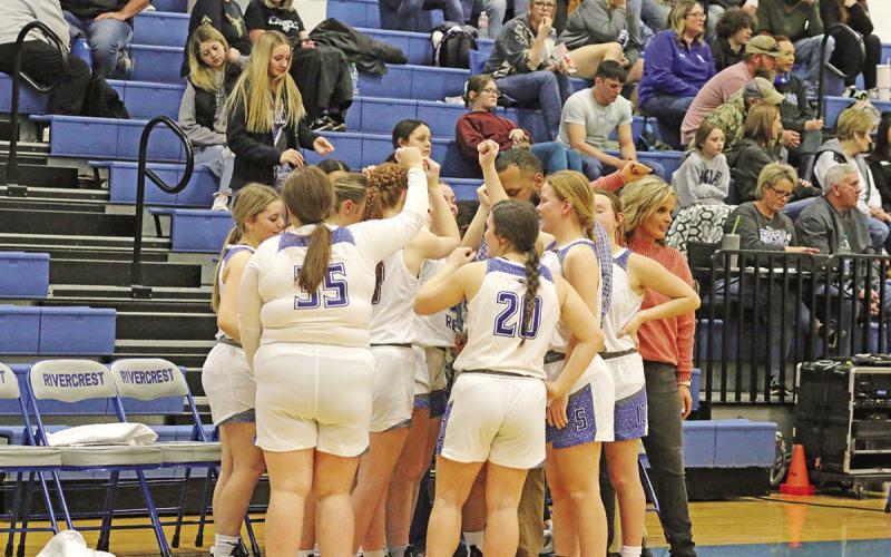 Lady Rebels extend win streak to 7; Rebels win on Williams’ late shot