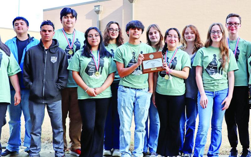 All-Starawardwinners(LtoR)GracieMartinez,JeffreyBond,Dawson MembersoftheMountPleasantHighSchoolcastandcrewofTheImportanceofBeingErnest Hernandez, Allison Mendoza COURTESY PHOTOS