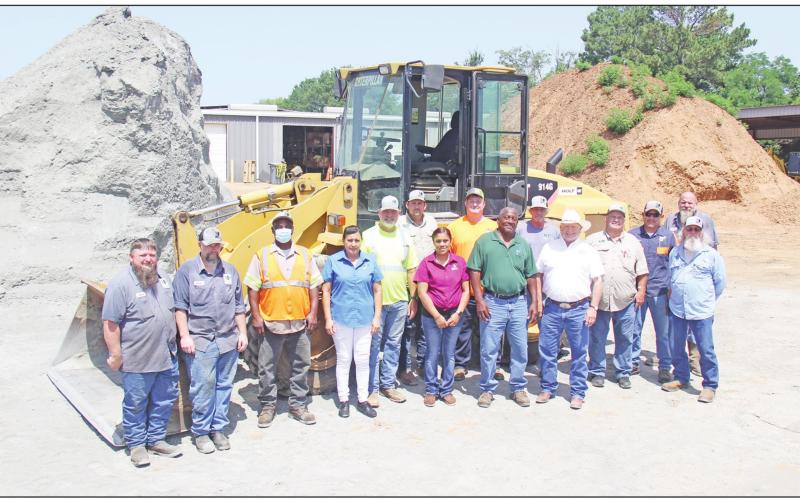 From left: Members of the Public Works Department including David Black, Jonathan Buamgardner, JC Johnson, Carmen Garcia, Rodney Barnett, David Shultice, Maria Ramirez, Directory Keith Boyd, Andrew Derrick, City Manager Thatcher, Mike Onley, Walter Middleton, Salvador Estrada, Mike Grubbs and Chris Webber. COURTESY PHOTO