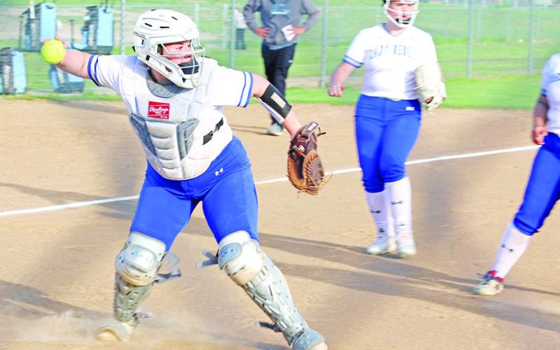 Lady Rebels maintain hold on 2nd place with 3 wins
