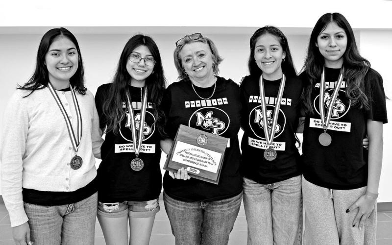 Spelling (L to R) Jenny Luna, Brissia Alvarez, Coach Gina Crouch, Juliet Luna, Wendy Valdez