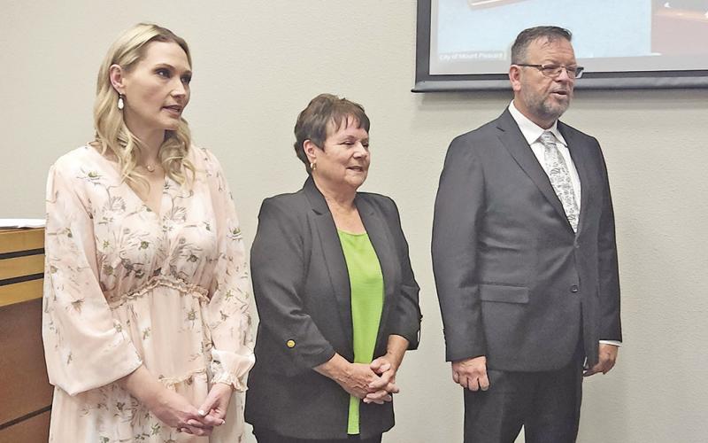 The new mayor and two councils give their oaths before the people on May 14 TRIBUNE PHOTOS / NICOLE KIMBALL