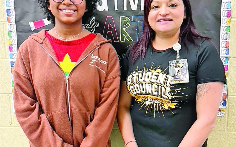 KiannaMickens(left)withMountPleasantJuniorHighart teacher, Blanca Meeks.