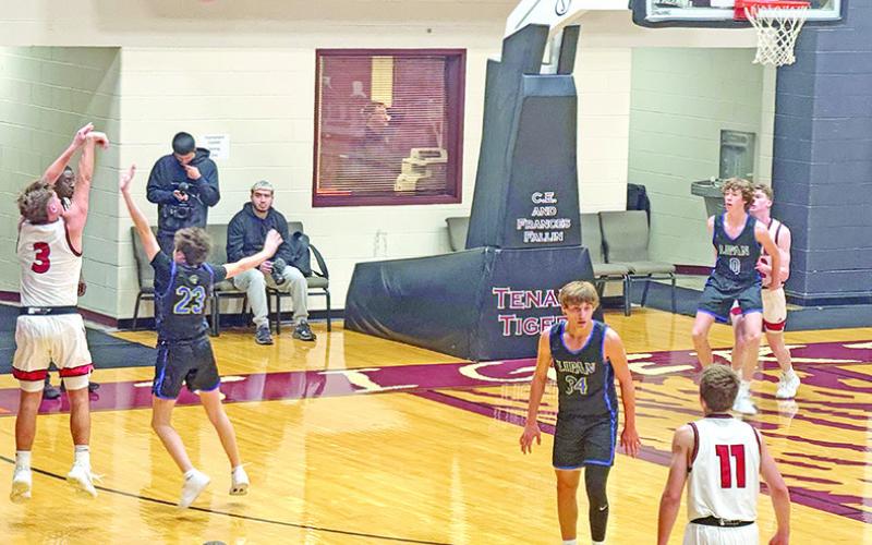 Chapel Hill falls to Lipan in sec