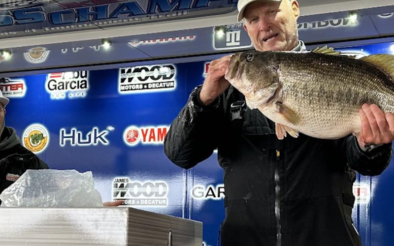 Houston angler Bill Cook displays the new Toledo Bend lake record he reeled in on February 11 while competing in a Bass Champs tournament. Cook’s 15.67 pounder hit an Alabama rig in 20 feet of water. COURTESY PHOTO / BASS CHAMPS