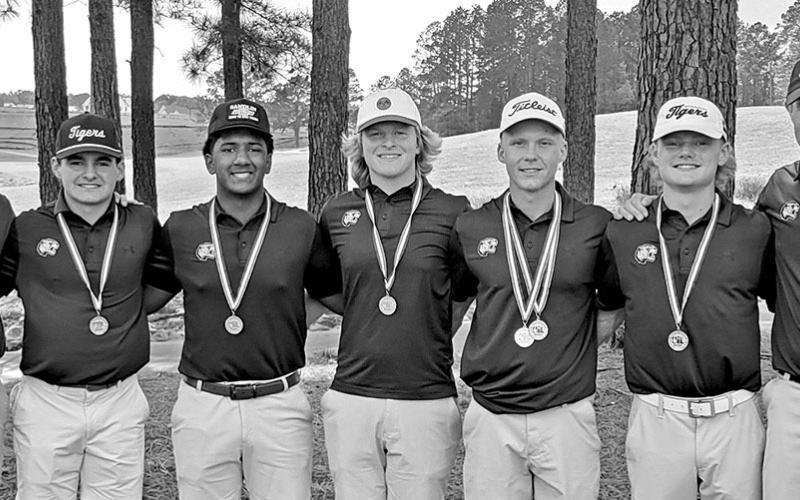 Mount Pleasant High School golf team qualifies for Regional tournament