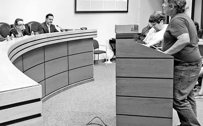 Titus County Resident Dave Ruff speaks to the council