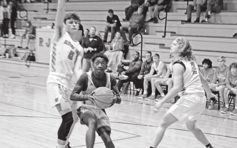 Pewitt’s Junnie Johnson drives for a layup during the Brahmas’ tournament game in Rivercrest against Winnsboro. TRIBUNE PHOTO / QUINTEN BOYD