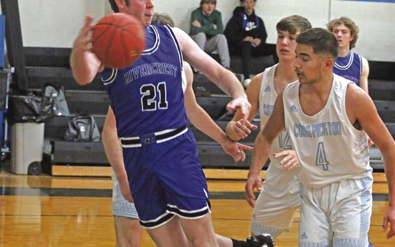 Rivercrest’s Gavin Bishop leaps to save a ball during Tuesday’s game at Como-Pickton. The Rebels hosted Bloomburg Friday afternoon in their final game of 2022. TRIBUNE PHOTO / QUINTEN BOYD
