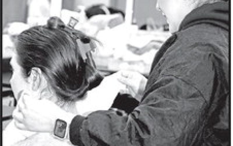Vanessa Ramirez prepares to wash a customer’s hair