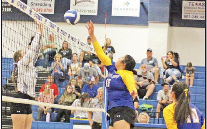 Harts Bluff’s Yaretzi Sanchez and Rivercrest’s Evan Puckett both jump for a ball during Tuesday’s district opener. Harts Bluff held on for a 3-2 win. The Lady Bulldogs played at Clarksville while Rivercrest traveled to Detroit Friday. TRIBUNE PHOTO / QUINTEN BOYD