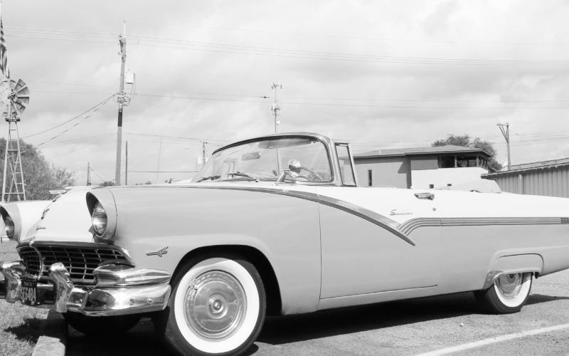 ‘50s Thunderbird TRIBUNE PHOTO / ELIZABETH LANNING