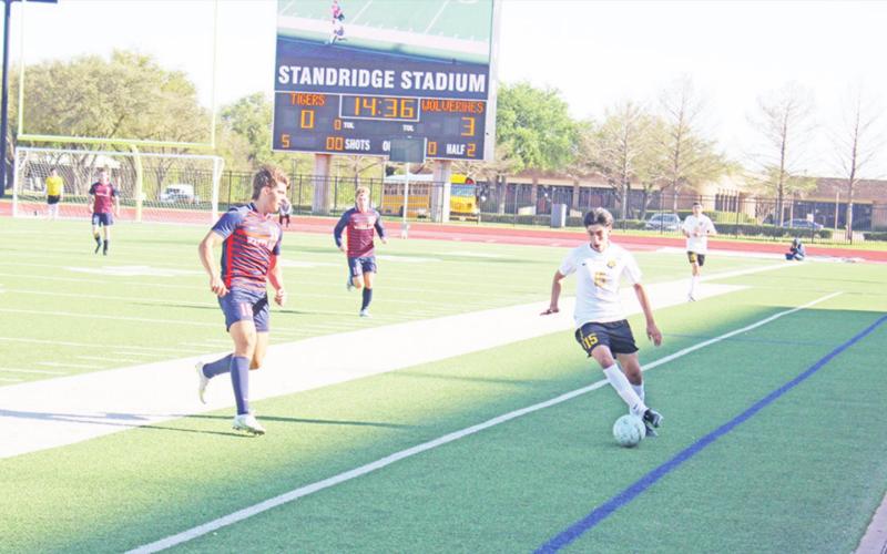 Mount Pleasant’s J.D. Mendoza makes a move to get past Wakeland’s Charlie Meares during Friday’s regional semifinal. TRIBUNE PHOTO / QUINTEN BOYD