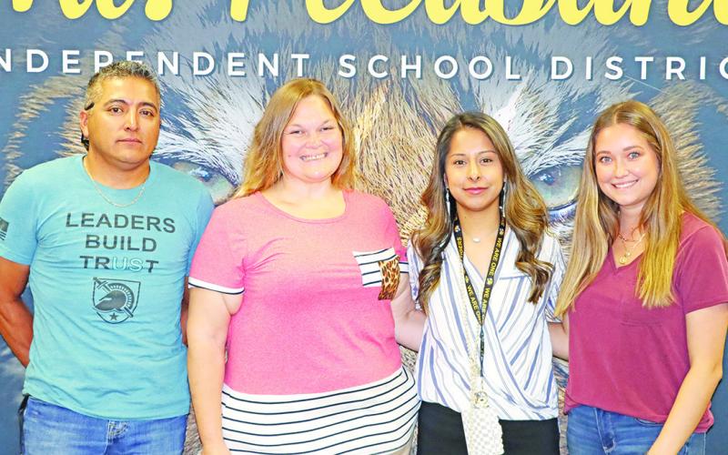 P.E.WallaceMiddleSchool(lefttoright)JoseSegovia,BrandiVega-Perez,JanieMoreno-Hur-tado, and Carly Thompson