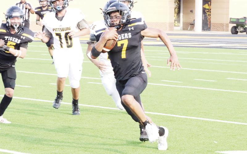 Freshmen, JV Tigers win against Pirates