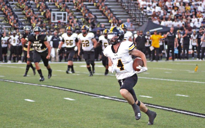 Mount Pleasant’s Owen Green scored the game’s first touchdown in the Tigers’ 27-22 win at Nacogdoches Friday. The Tigers will celebrate Homecoming Friday night against the Whitehouse Wildcats (6-1). TRIBUNE PHOTO / QUINTEN BOYD