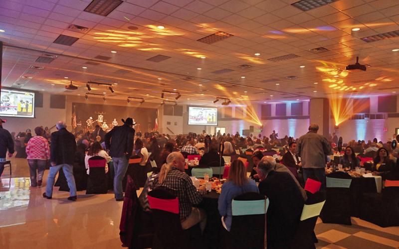 Chamber of Commerce celebrates with banquet