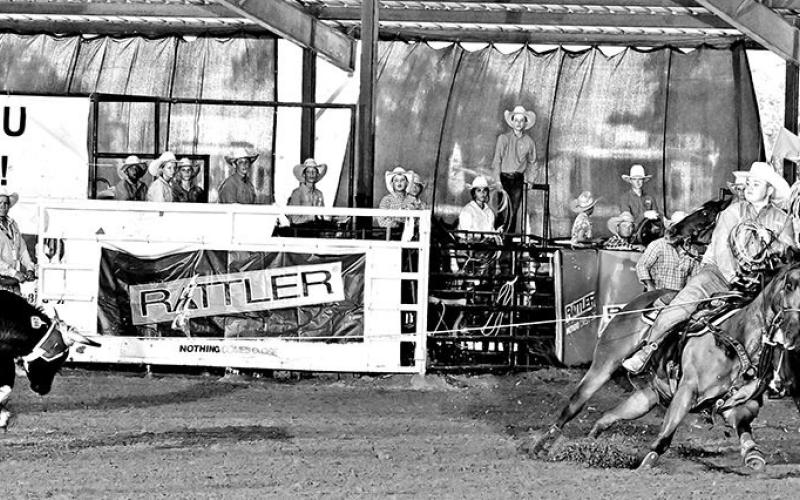Lucas Dunn ropes a calf