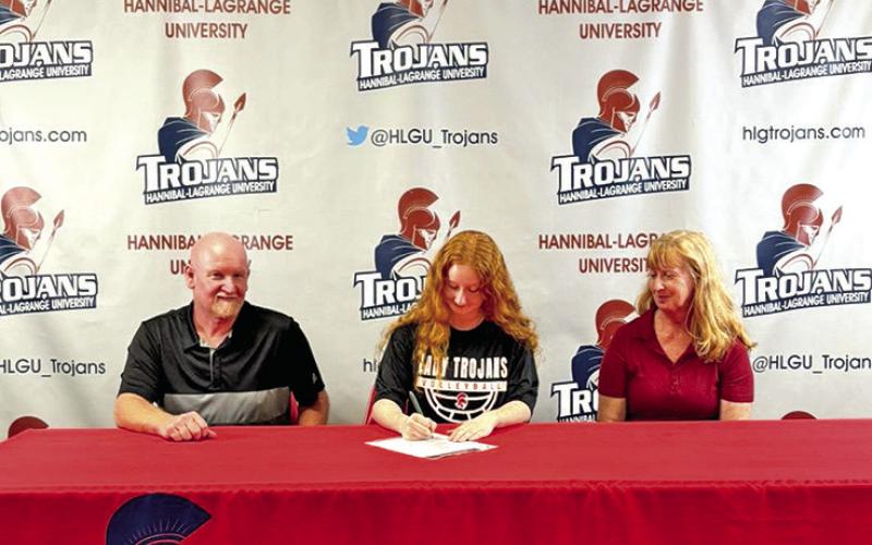 Miriam Simmons signed with Hannibal La Grange in Missouri as a setter/pin