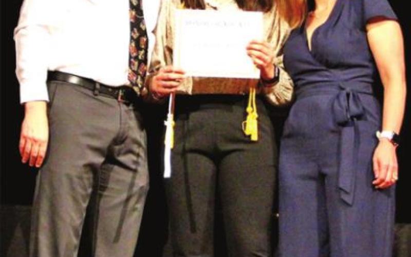AlHonor graduates honor educators
