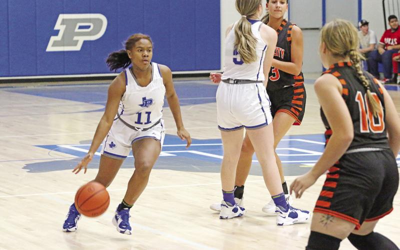 Pewitt’s Shawni Cooper moves up the floor against Queen City. The Lady Brahmas fell to the co-district leaders, 67-51. TRIBUNE PHOTOS / QUINTEN BOYD