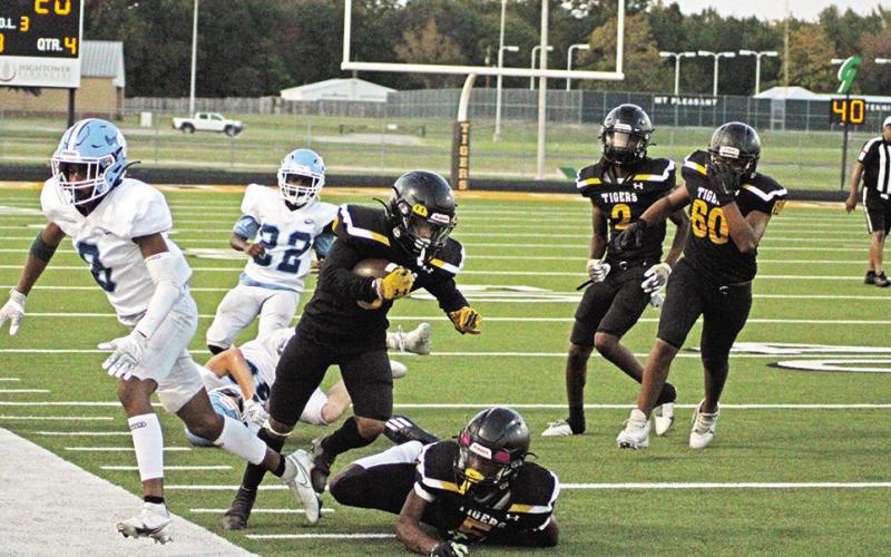 Braylen Smith stays inbounds after spinning off of an Emerson tackler during last week’s game. Smith would score on the play. TRIBUNE PHOTOS / QUINTEN BOYD