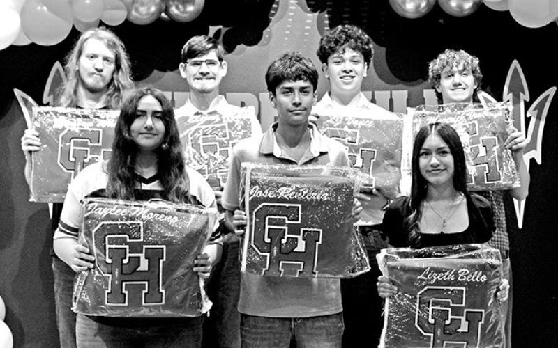 Chapel Hill High School Recognizes Students Through Academic Blanket Program