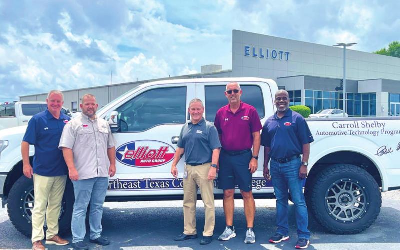 Elliott makes donation to NTCC