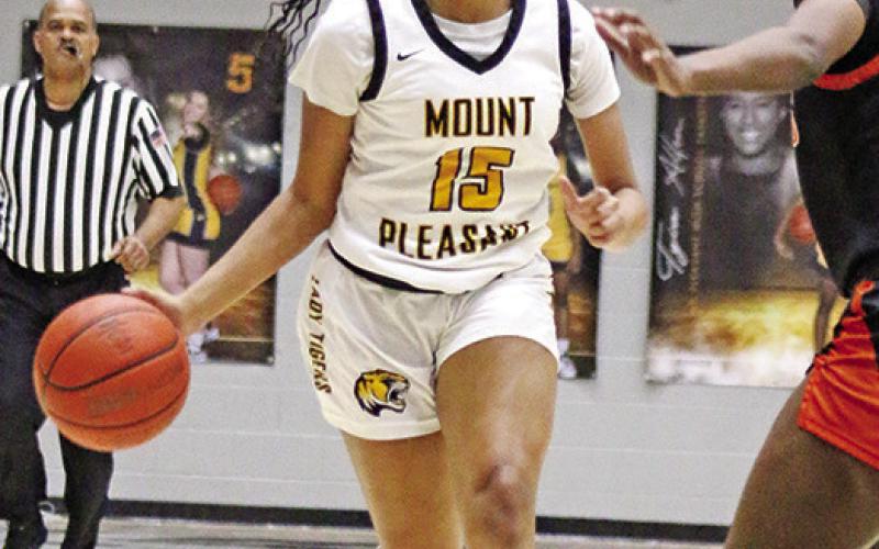 Lady Tiger’s Shannon Hines (15) brings the ball down court in Friday night’s victory over visiting Texas High. TRIBUNE PHOTOS / MICHAEL S. MCCRACKEN