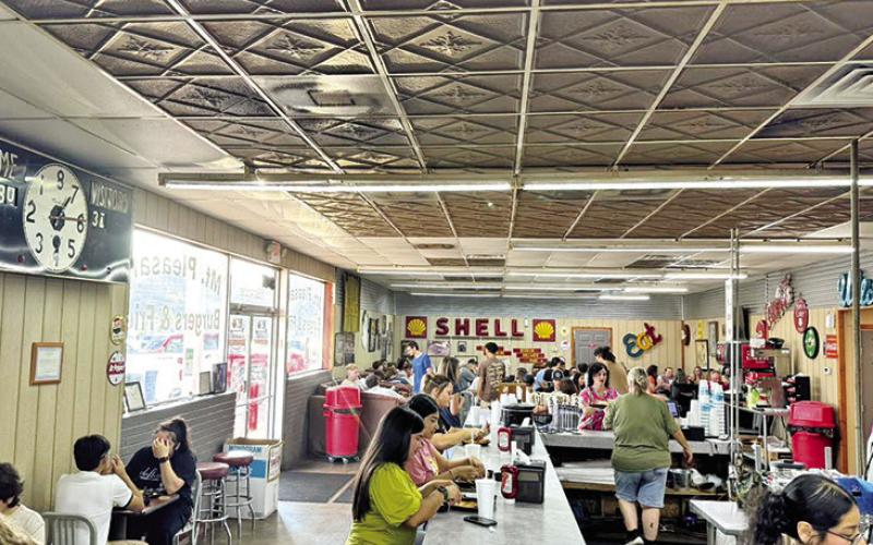 Chapel Hill welcomes seniors back to school with breakfast