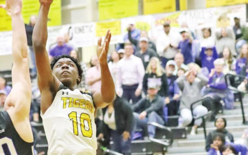 Kelcey Morris scores the game tying bucket late in the fourth quarter on his way to a game high 18 points. COURTESY PHOTOS / JOHN WHITTEN