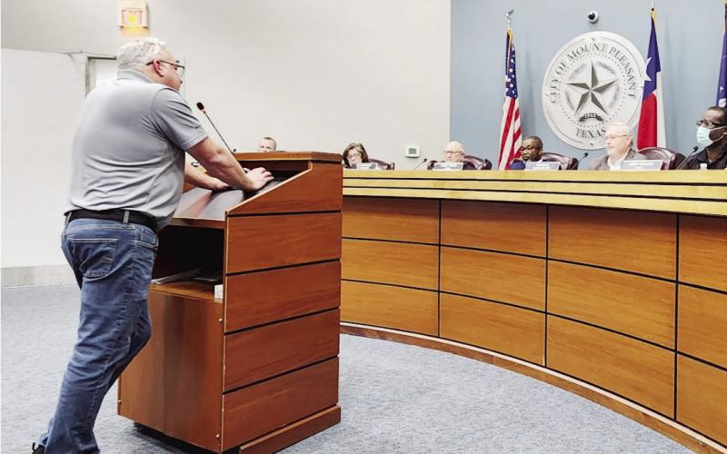 Developer Jon Anderson addresses the council. TRIBUNE PHOTO / NICOLE KIMBALL