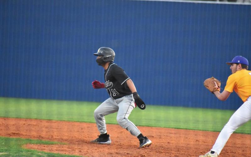 Evan Grissom weighs his options on the basepaths during last week’s game against Sulphur Springs. PHOTO / DJ SPENCER