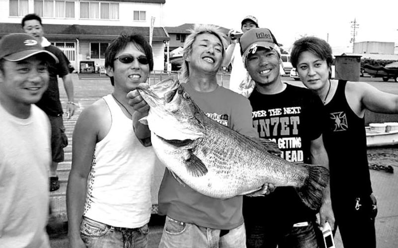 The IGFA says Manabu Kurita’s 22-pound, 4.97-ounce bass caught in 2009 from Lake Biwa in Japan, and George Perry’s 22-pound, 4-ounce fish caught in 1932 from Montgomery Lake in Georgia, remain tied for the All-Tackle world record northern largemouth bass title. Both fish likely carried some Florida DNA, but the IGFA says it will not change its records without definitive proof. (IGFA Photo)