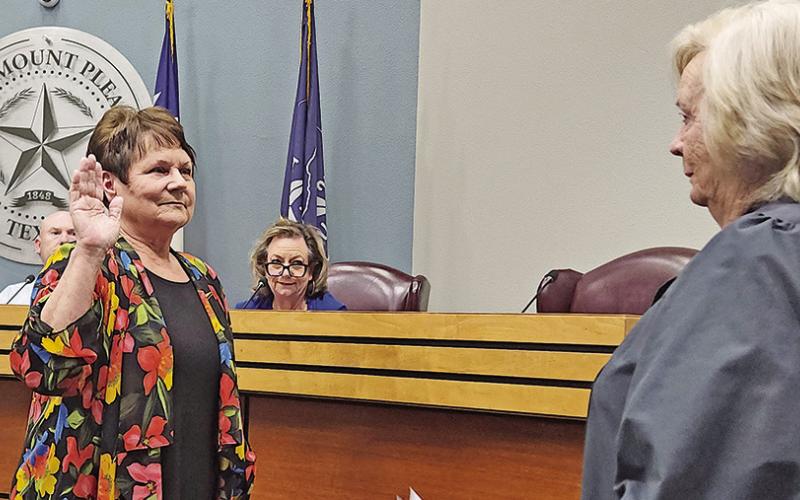 Debbie Corbell swears in as city councilor on November 19, 2024
