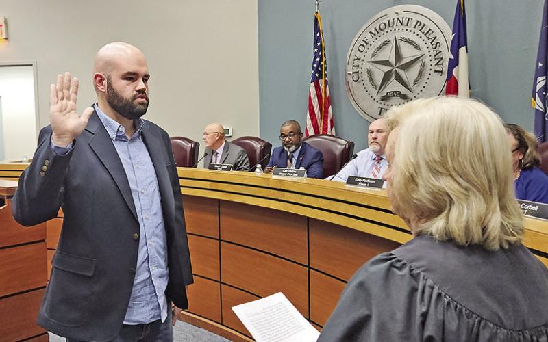 Austin Alvin swears in as new Assoc. Municipal Judge TRIBUNE PHOTOS / NICOLE KIMBALL