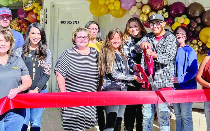 The Mount Pleasant Chamber of Commerce hosted a ribbon cutting ceremony last week for the relaunch of D2A Resale. The store is located at 114 W. 3rd Street in Mount Pleasant and now has vendor spaces available. Call them at 903-380-8281 for more information. COURTESY PHOTO