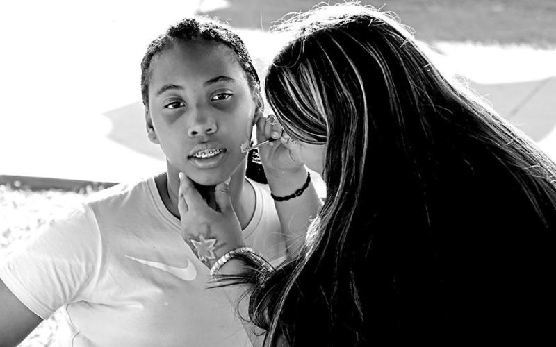 Keniyah Harris gets her face painted by Aliyah Garrett