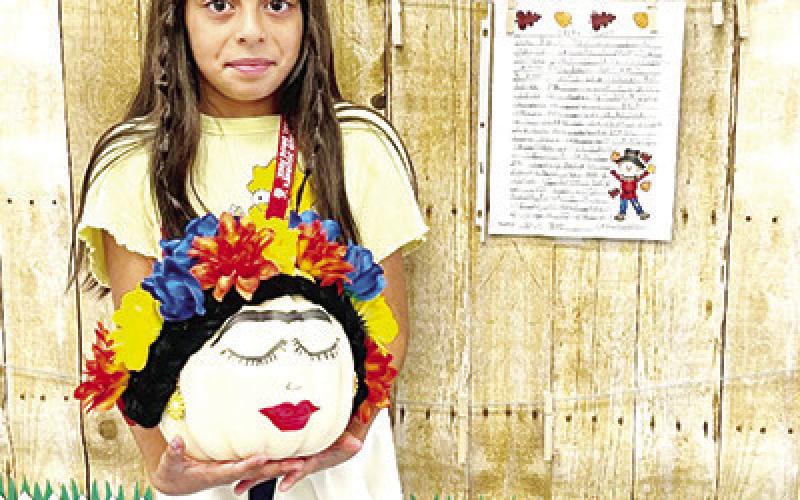 JamieFloresandfamousartist“FridaKahlo”