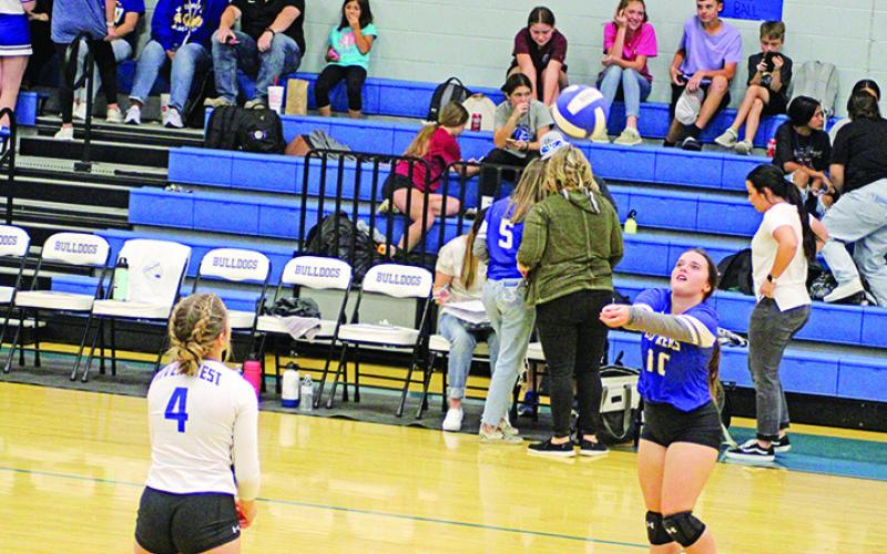Rivercrest’s Stoney Carey (right) and Logan Huddleston warm up prior to the district matchup against Harts Bluff Tuesday.