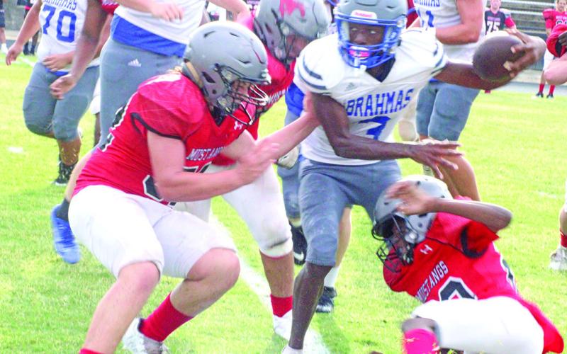 Pewitt’s A’Myree Johnson fights through the Hughes Springs defense for yardage during last week’s scrimmage. TRIBUNE PHOTO / QUINTEN BOYD